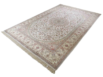 Feiner, handgeknüpfter, chinesischer Orientteppich mit Nain Design aus Viskose, creme, weiß, multicolor. 278x185 cm. Verkauf durch Jupiter Intl.