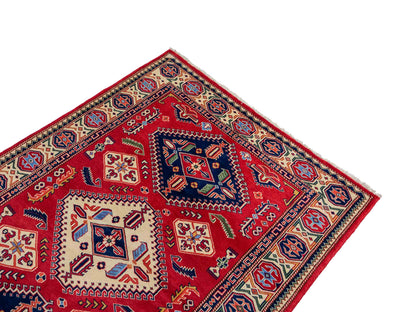 Handgeknüpfter, afghanischer Super Kazak Orientteppich aus Wolle von Khademi. Größe: 178 x 125 cm. Farbe: Rot, cremeweiß. Verkauf durch JUPITER Intl.