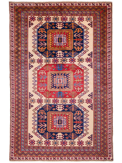 Handgeknüpfter, afghanischer Super Kazak Orientteppich aus Wolle von Khademi. Größe: 182 x 125 cm. Farbe: Cremeweiß, rot, blau, cremeweiß. Verkauf durch JUPITER Intl.