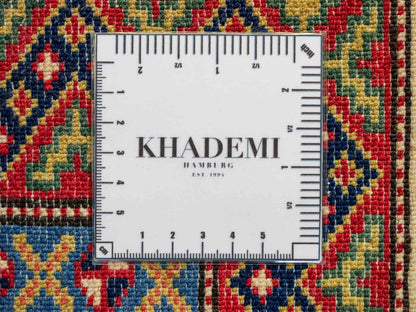 Handgeknüpfter, afghanischer Super Kazak Orientteppich aus Wolle von Khademi. Größe: 182 x 125 cm. Farbe: Cremeweiß, rot, blau, cremeweiß. Verkauf durch JUPITER Intl.