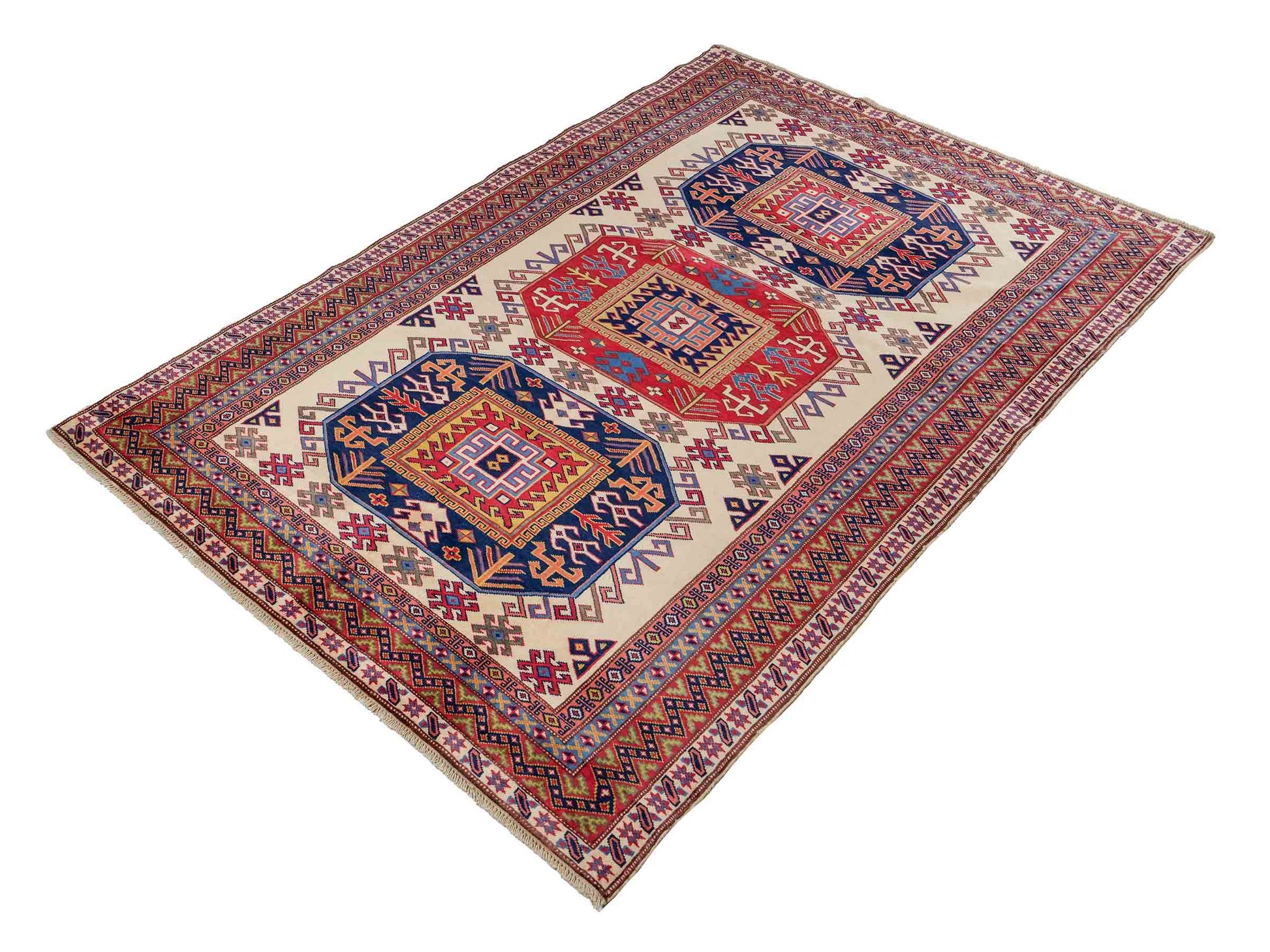 Handgeknüpfter, afghanischer Super Kazak Orientteppich aus Wolle von Khademi. Größe: 182 x 125 cm. Farbe: Cremeweiß, rot, blau, cremeweiß. Verkauf durch JUPITER Intl.
