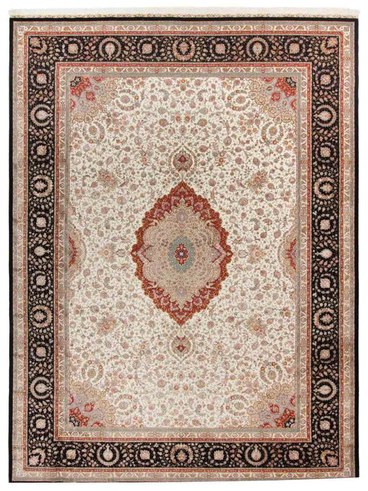 Sehr feiner, handgeknüpfter Khademi Orientteppich mit Täbriz Design aus Wolle mit Seide, creme, blau, orange. 426x305 cm. Vertrieb durch Jupiter Intl.