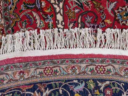 Sehr feiner, runder, handgeknüpfter Khademi Orientteppich mit Täbriz Design aus Wolle und Seide, rot, blau. 272x272 cm. Vertrieb durch Jupiter Intl.