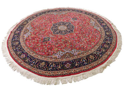 Sehr feiner, runder, handgeknüpfter Khademi Orientteppich mit Täbriz Design aus Wolle und Seide, rot, blau. 272x272 cm. Vertrieb durch Jupiter Intl.