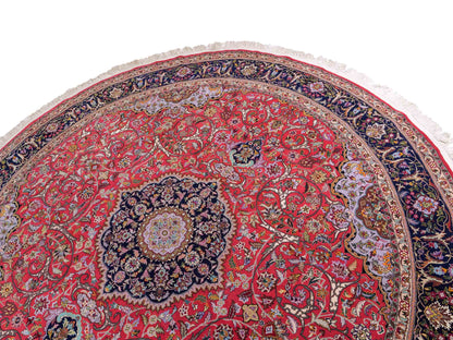 Sehr feiner, runder, handgeknüpfter Khademi Orientteppich mit Täbriz Design aus Wolle und Seide, rot, blau. 272x272 cm. Vertrieb durch Jupiter Intl.