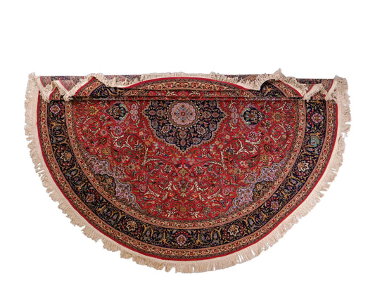 Sehr feiner, runder, handgeknüpfter Khademi Orientteppich mit Täbriz Design aus Wolle mit Seide, rot und blau. 275x275 cm. Vertrieb durch Jupiter Intl.