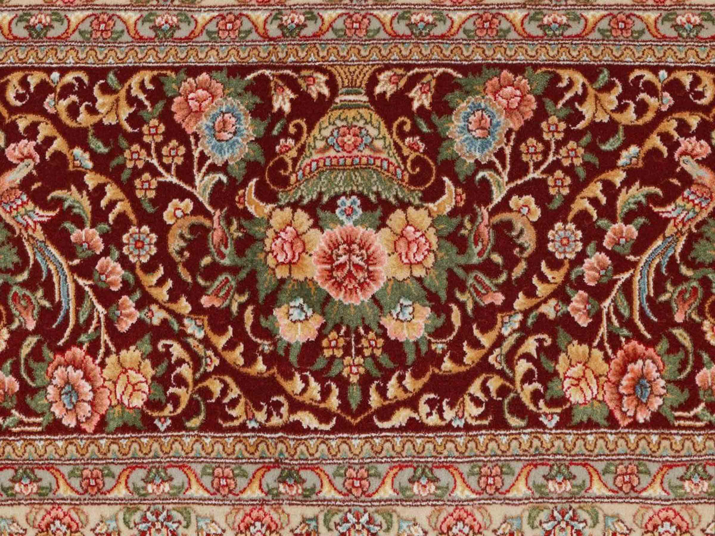 Sehr feiner, handgeknüpfter Khademi Orientteppich mit Täbriz Design aus Wolle mit Seide, blau, rot. 430x307 cm. Vertrieb durch Jupiter Intl.