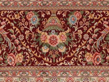 Sehr feiner, handgeknüpfter Khademi Orientteppich mit Täbriz Design aus Wolle mit Seide, blau, rot. 430x307 cm. Vertrieb durch Jupiter Intl.