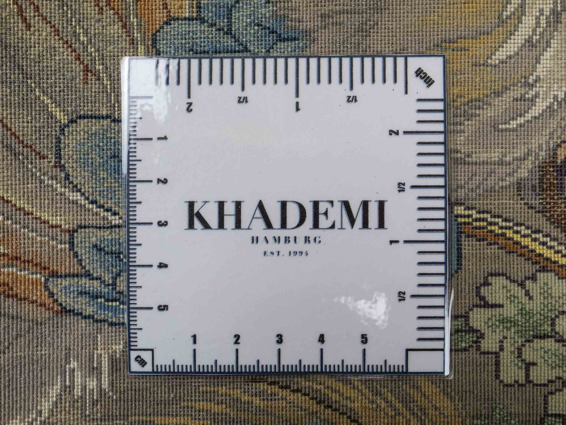 Sehr feiner, handgeknüpfter Khademi Orientteppich mit Täbriz Design aus Wolle mit Seide. Unikat. 64x45 cm. Vertrieb durch Jupiter Intl.