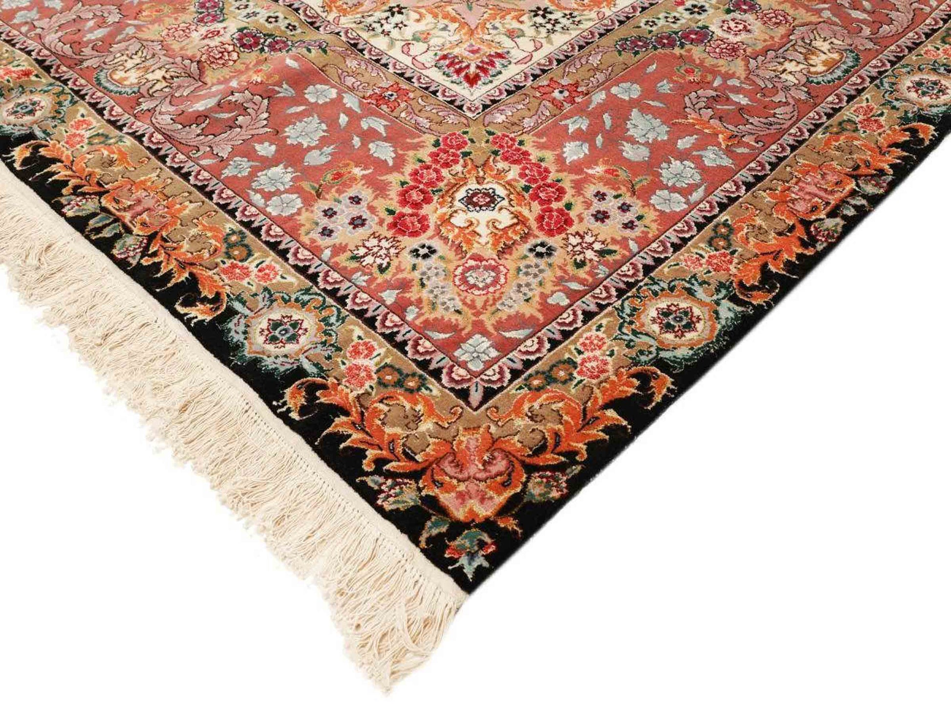 Sehr feiner, handgeknüpfter Khademi Orientteppich mit Täbriz Design aus Wolle mit Seide, schwarz, rosa. 429x312 cm. Vertrieb durch Jupiter Intl.