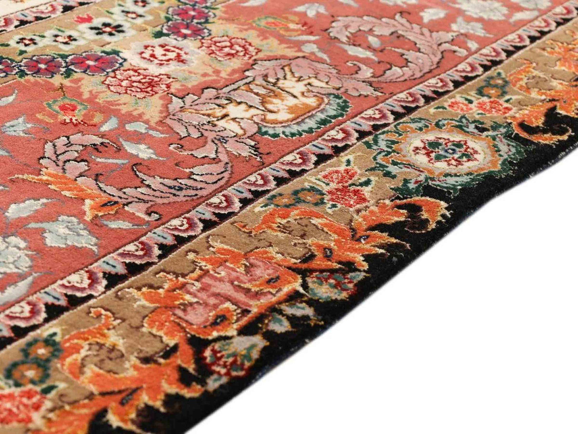 Sehr feiner, handgeknüpfter Khademi Orientteppich mit Täbriz Design aus Wolle mit Seide, schwarz, rosa. 429x312 cm. Vertrieb durch Jupiter Intl.