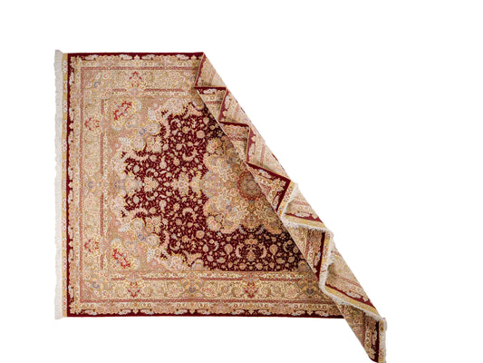 Sehr feiner, handgeknüpfter Khademi Orientteppich mit Täbriz Design aus Wolle mit Seide, creme, gold, rot. 294x207 cm. Vertrieb durch Jupiter Intl.