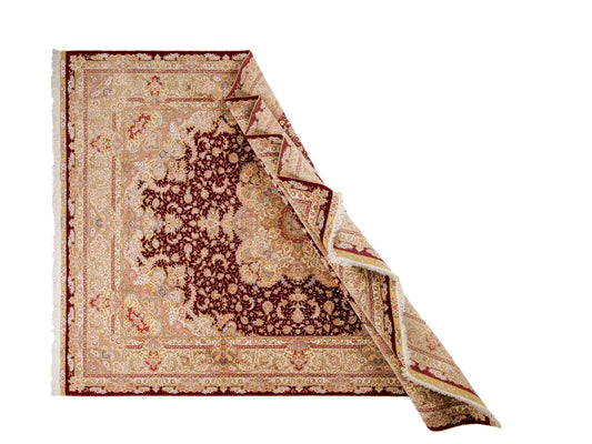 Sehr feiner, handgeknüpfter Khademi Orientteppich mit Täbriz Design aus Wolle mit Seide, creme, gold, rot. 297x207 cm. Vertrieb durch Jupiter Intl.