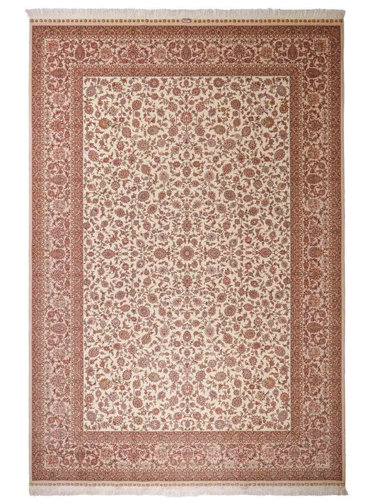 Sehr feiner, handgeknüpfter Khademi Orientteppich mit Täbriz Design aus Wolle mit Seide, creme, weiß, lachs. 304x207 cm. Vertrieb durch Jupiter Intl.