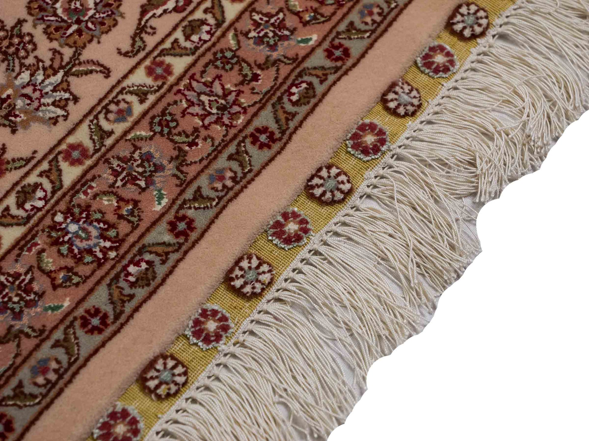 Sehr feiner, handgeknüpfter Khademi Orientteppich mit Täbriz Design aus Wolle mit Seide, creme, weiß, lachs. 304x207 cm. Vertrieb durch Jupiter Intl.