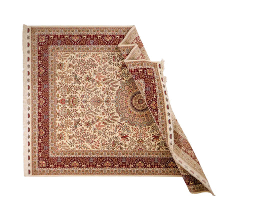 Sehr feiner, handgeknüpfter Khademi Orientteppich mit Täbriz Design aus Wolle mit Seide, creme, weiß, rot. 304x207 cm. Vertrieb durch Jupiter Intl.