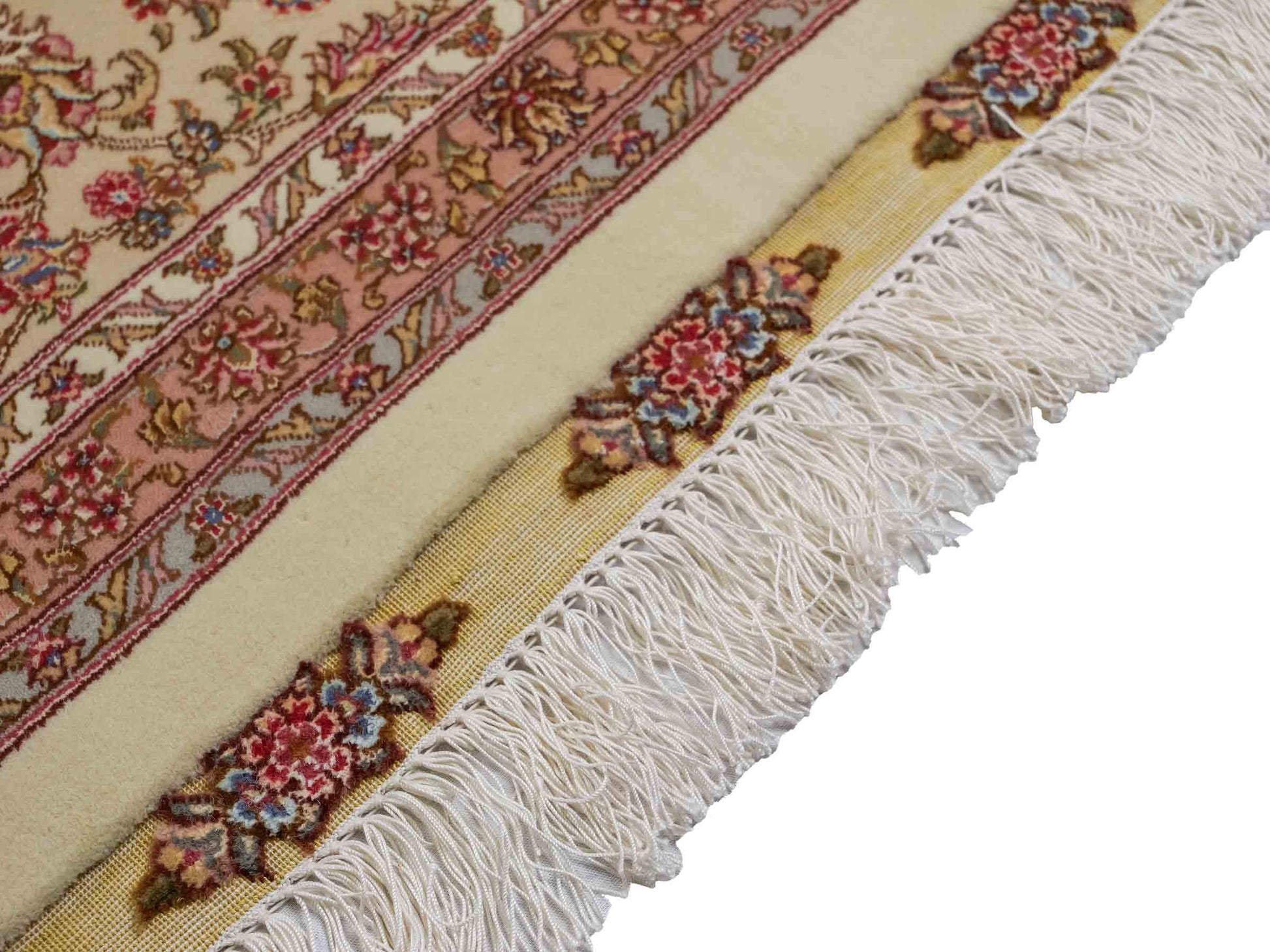 Sehr feiner, handgeknüpfter Khademi Orientteppich mit Täbriz Design aus Wolle mit Seide, creme, beige. 308x207 cm. Vertrieb durch Jupiter Intl.