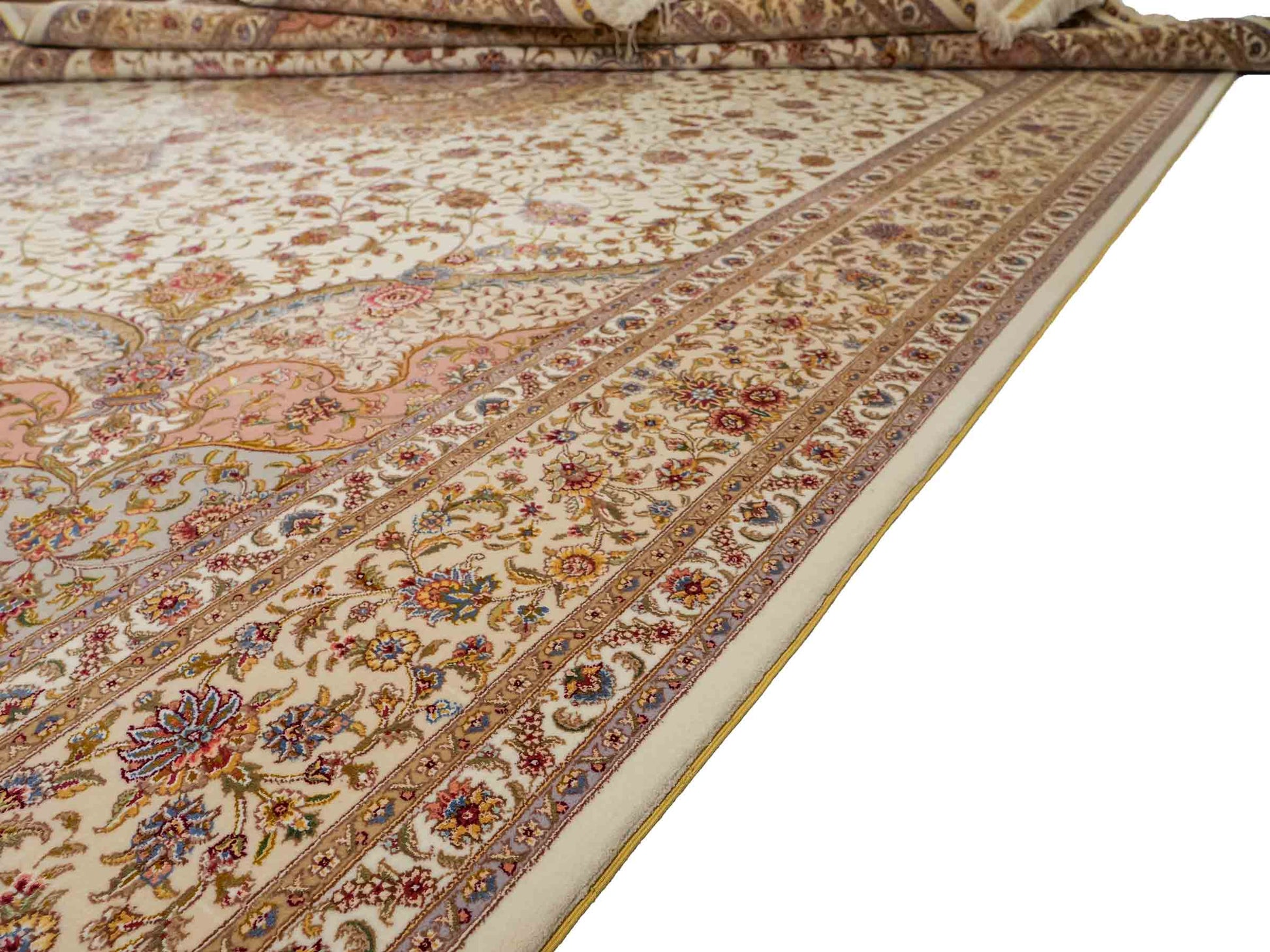 Sehr feiner, handgeknüpfter Khademi Orientteppich mit Täbriz Design aus Wolle mit Seide, creme, beige, gold. 308x245 cm. Vertrieb durch Jupiter Intl.