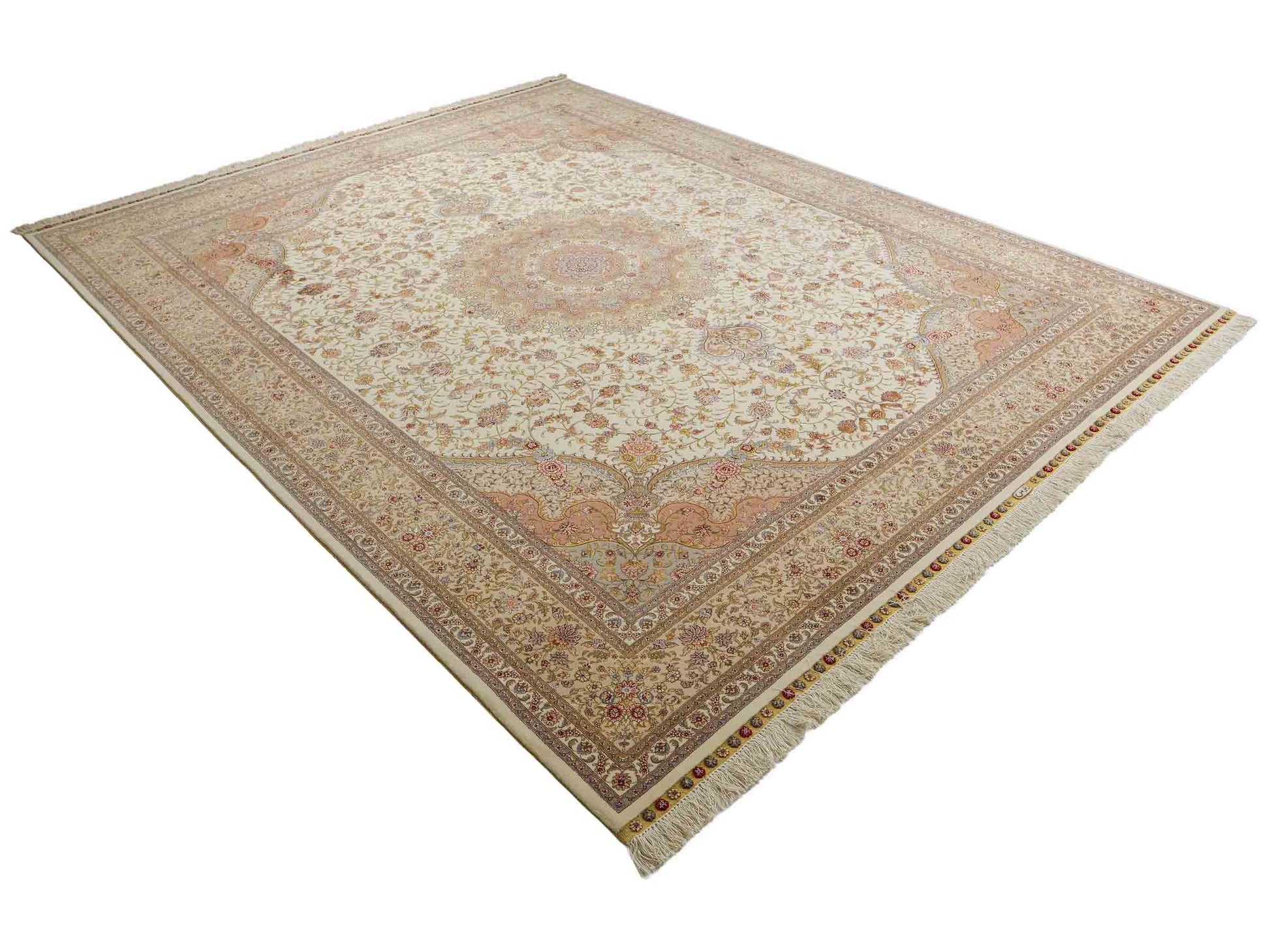 Sehr feiner, handgeknüpfter Khademi Orientteppich mit Täbriz Design aus Wolle mit Seide, creme, beige, gold. 308x245 cm. Vertrieb durch Jupiter Intl.