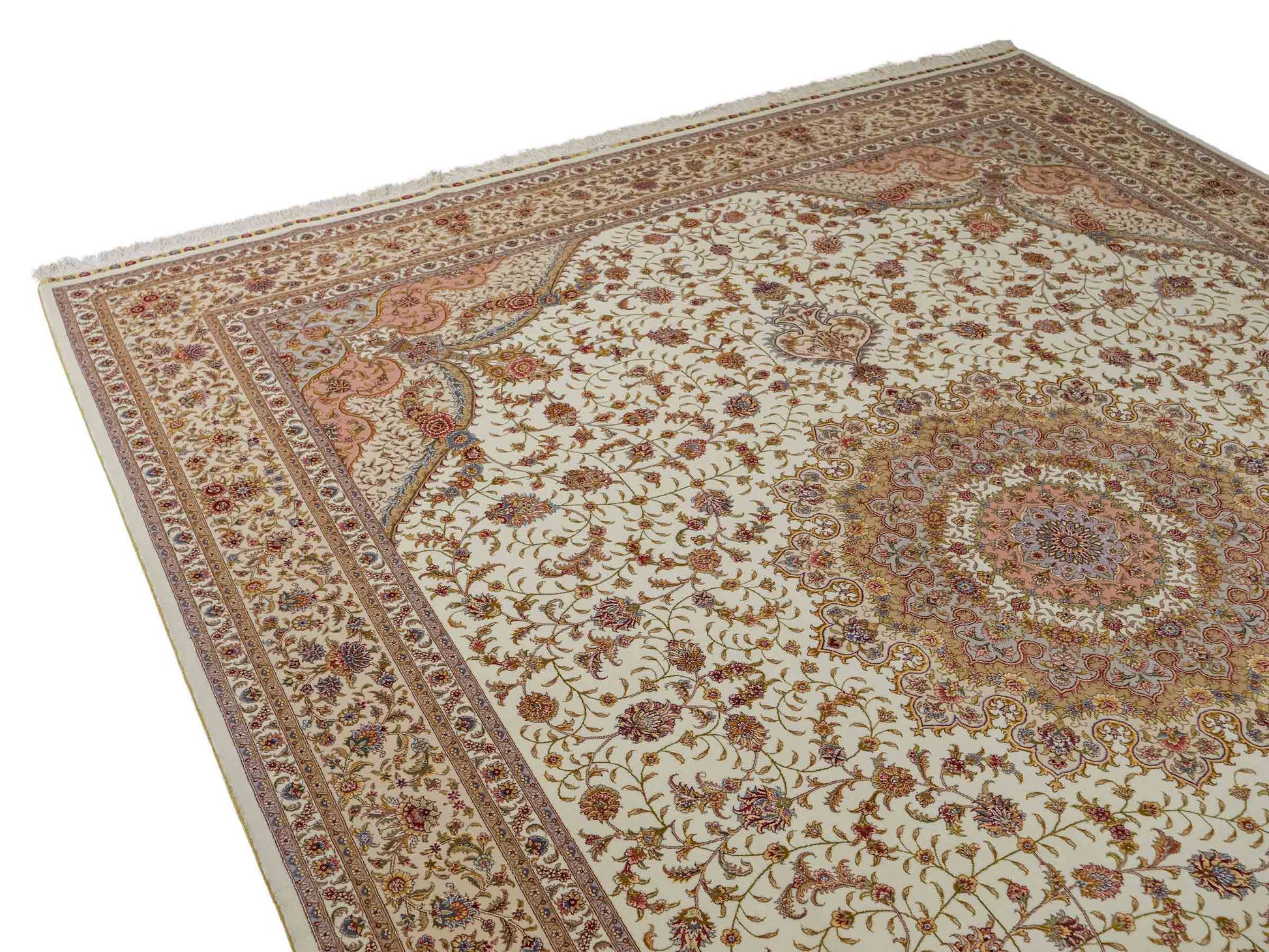 Sehr feiner, handgeknüpfter Khademi Orientteppich mit Täbriz Design aus Wolle mit Seide, creme, beige, gold. 308x245 cm. Vertrieb durch Jupiter Intl.