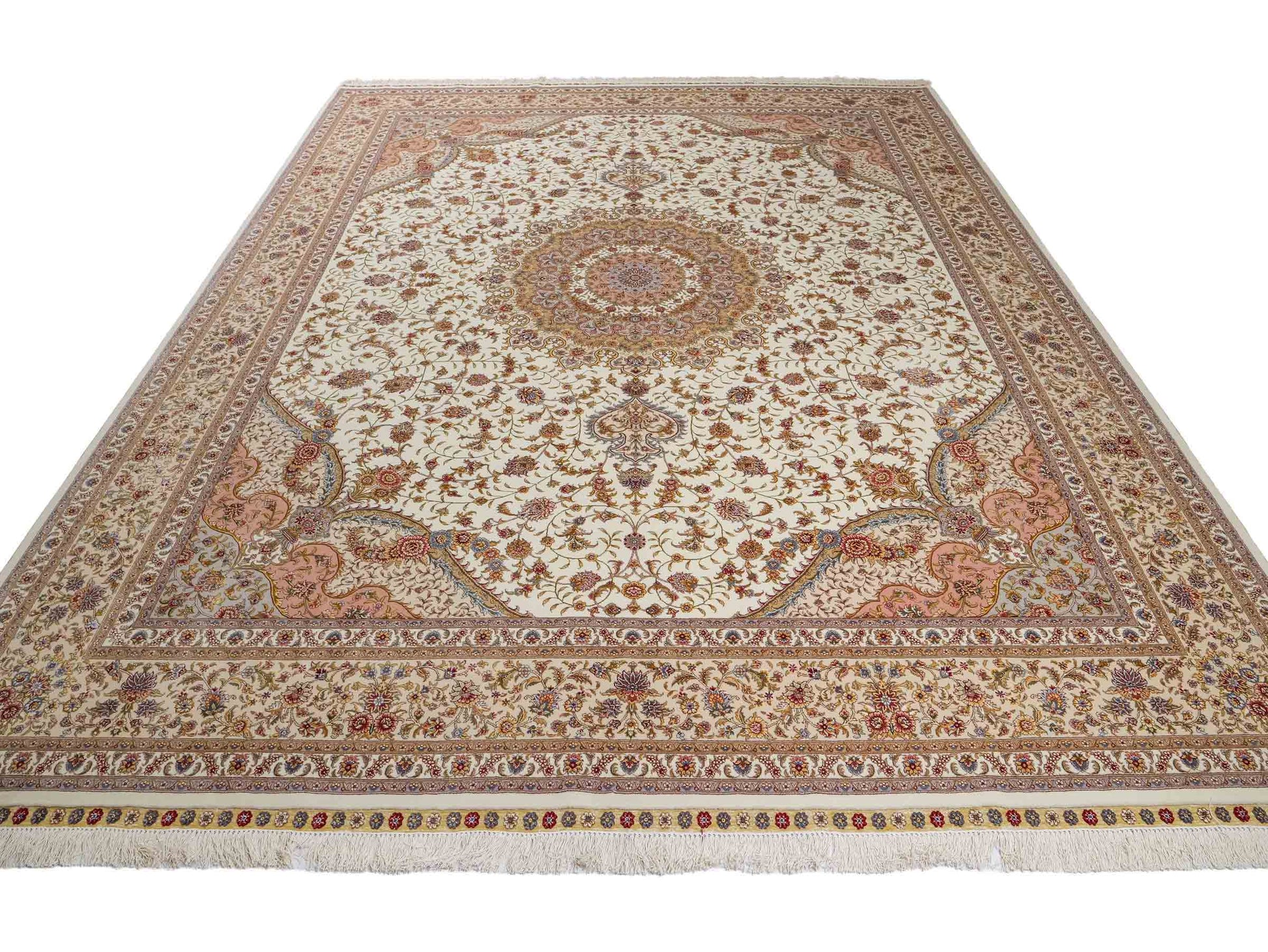 Sehr feiner, handgeknüpfter Khademi Orientteppich mit Täbriz Design aus Wolle mit Seide, creme, beige, gold. 308x245 cm. Vertrieb durch Jupiter Intl.