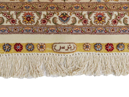 Sehr feiner, handgeknüpfter Khademi Orientteppich mit Täbriz Design aus Wolle mit Seide, creme, beige, gold. 308x245 cm. Vertrieb durch Jupiter Intl.