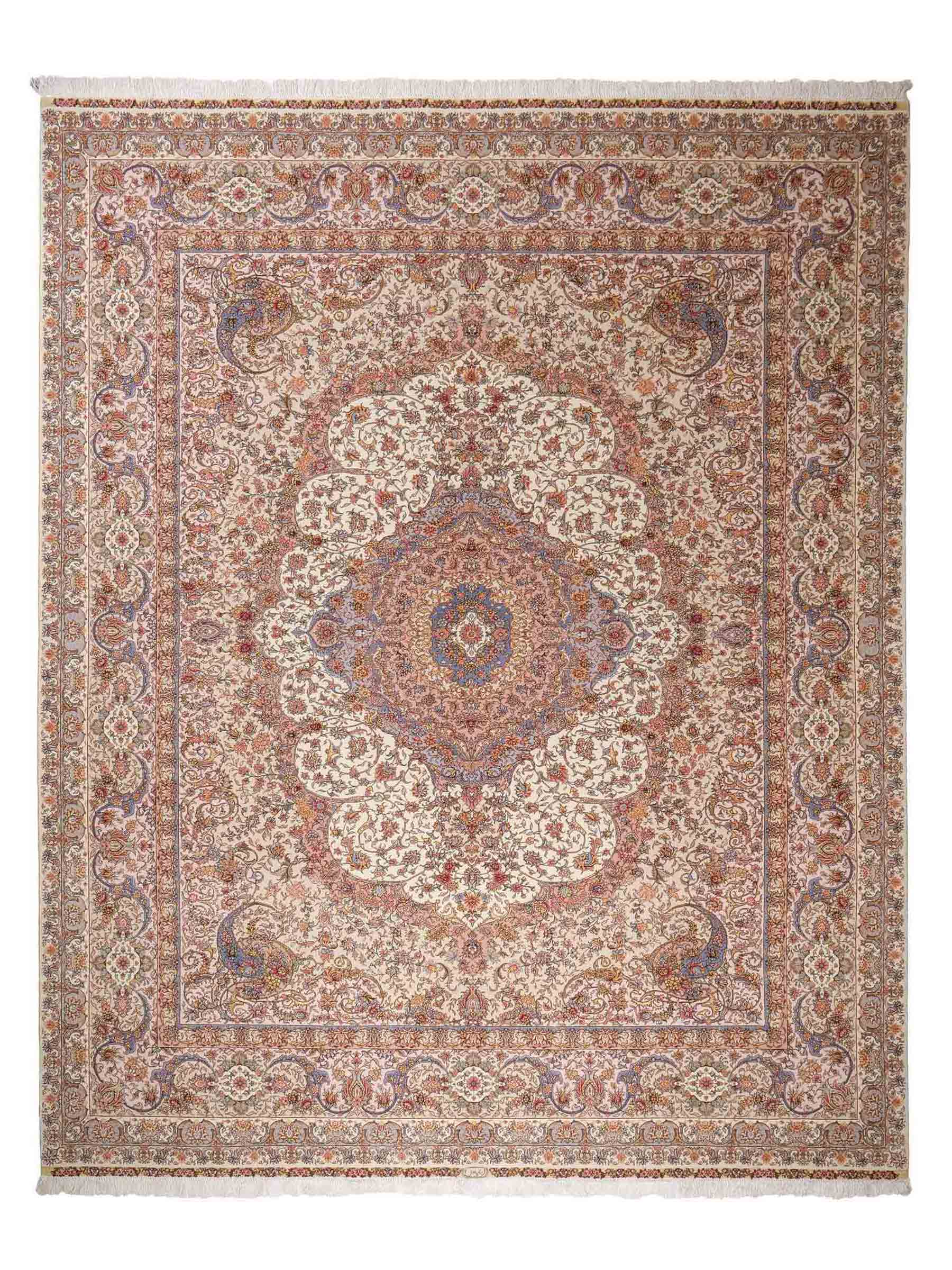 Sehr feiner, handgeknüpfter Khademi Orientteppich mit Täbriz Design aus Wolle mit Seide, creme, grün. 309x250 cm. Vertrieb durch Jupiter Intl.