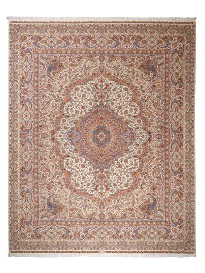 Sehr feiner, handgeknüpfter Khademi Orientteppich mit Täbriz Design aus Wolle mit Seide, creme, grün. 309x250 cm. Vertrieb durch Jupiter Intl.