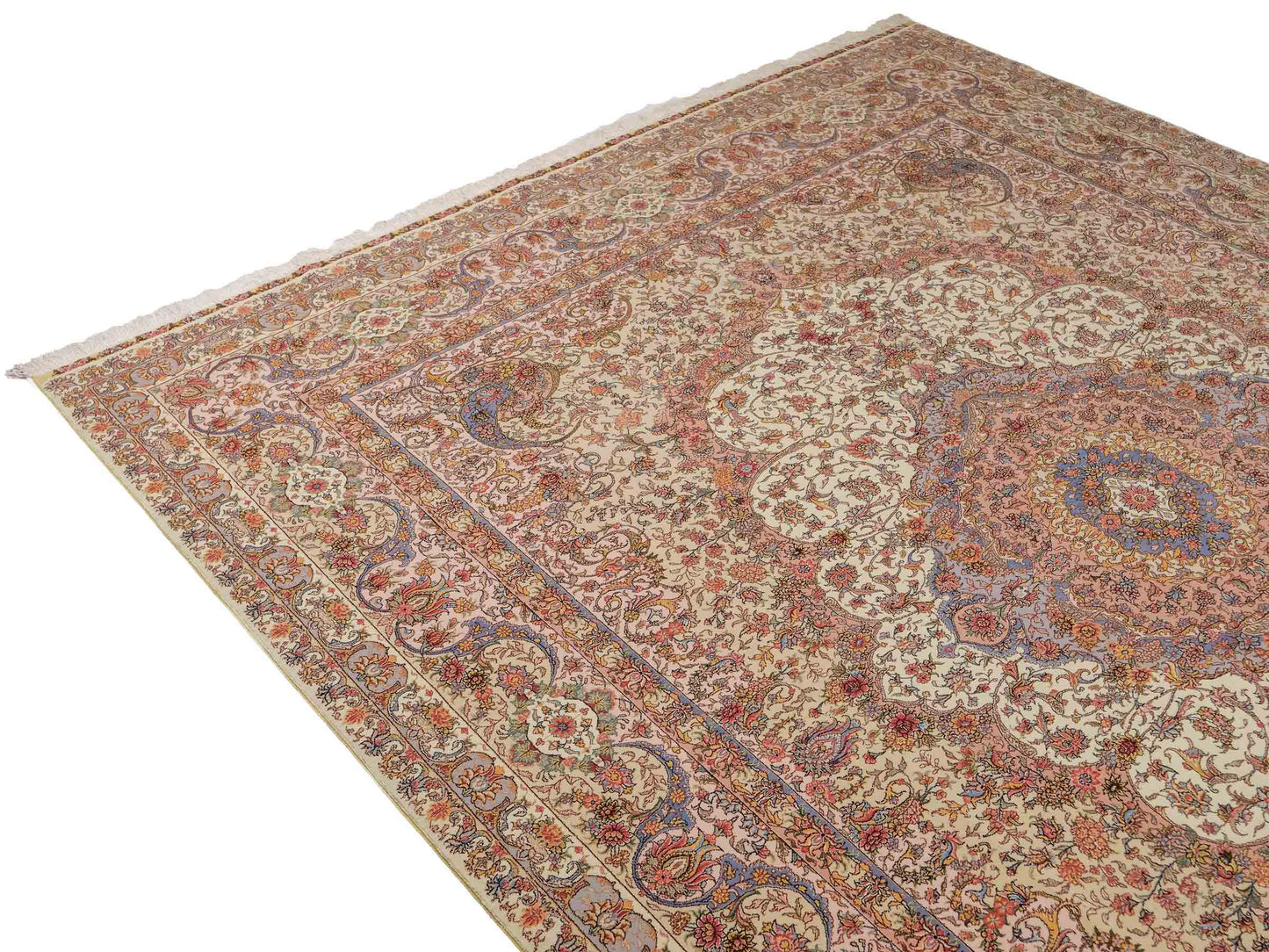 Sehr feiner, handgeknüpfter Khademi Orientteppich mit Täbriz Design aus Wolle mit Seide, creme, grün. 309x250 cm. Vertrieb durch Jupiter Intl.