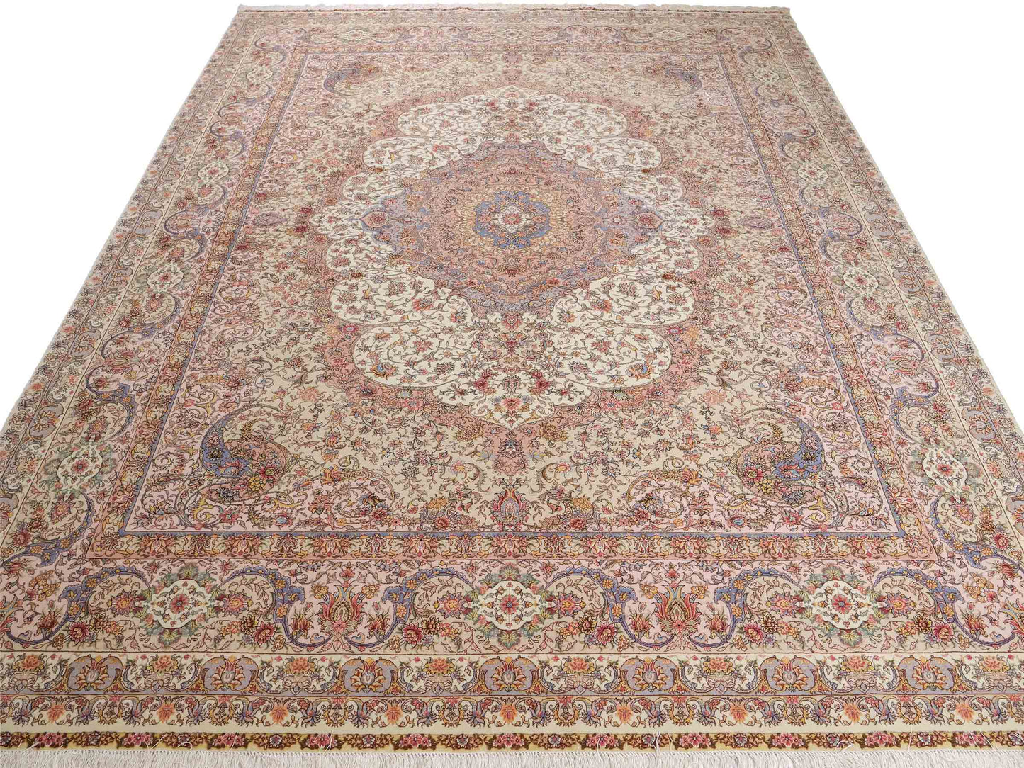 Sehr feiner, handgeknüpfter Khademi Orientteppich mit Täbriz Design aus Wolle mit Seide, creme, grün. 309x250 cm. Vertrieb durch Jupiter Intl.
