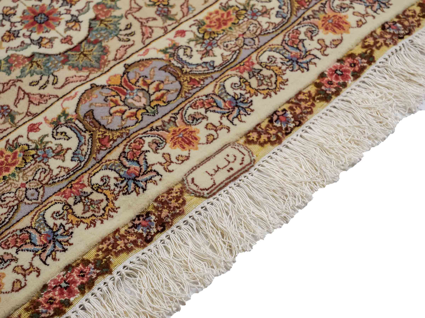 Sehr feiner, handgeknüpfter Khademi Orientteppich mit Täbriz Design aus Wolle mit Seide, creme, grün. 309x250 cm. Vertrieb durch Jupiter Intl.