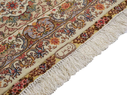 Sehr feiner, handgeknüpfter Khademi Orientteppich mit Täbriz Design aus Wolle mit Seide, creme, grün. 309x250 cm. Vertrieb durch Jupiter Intl.