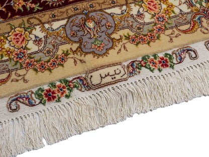 Sehr feiner, handgeknüpfter Khademi Orientteppich mit Täbriz Design aus Wolle mit Seide, creme, rot. 309x252 cm. Vertrieb durch Jupiter Intl.