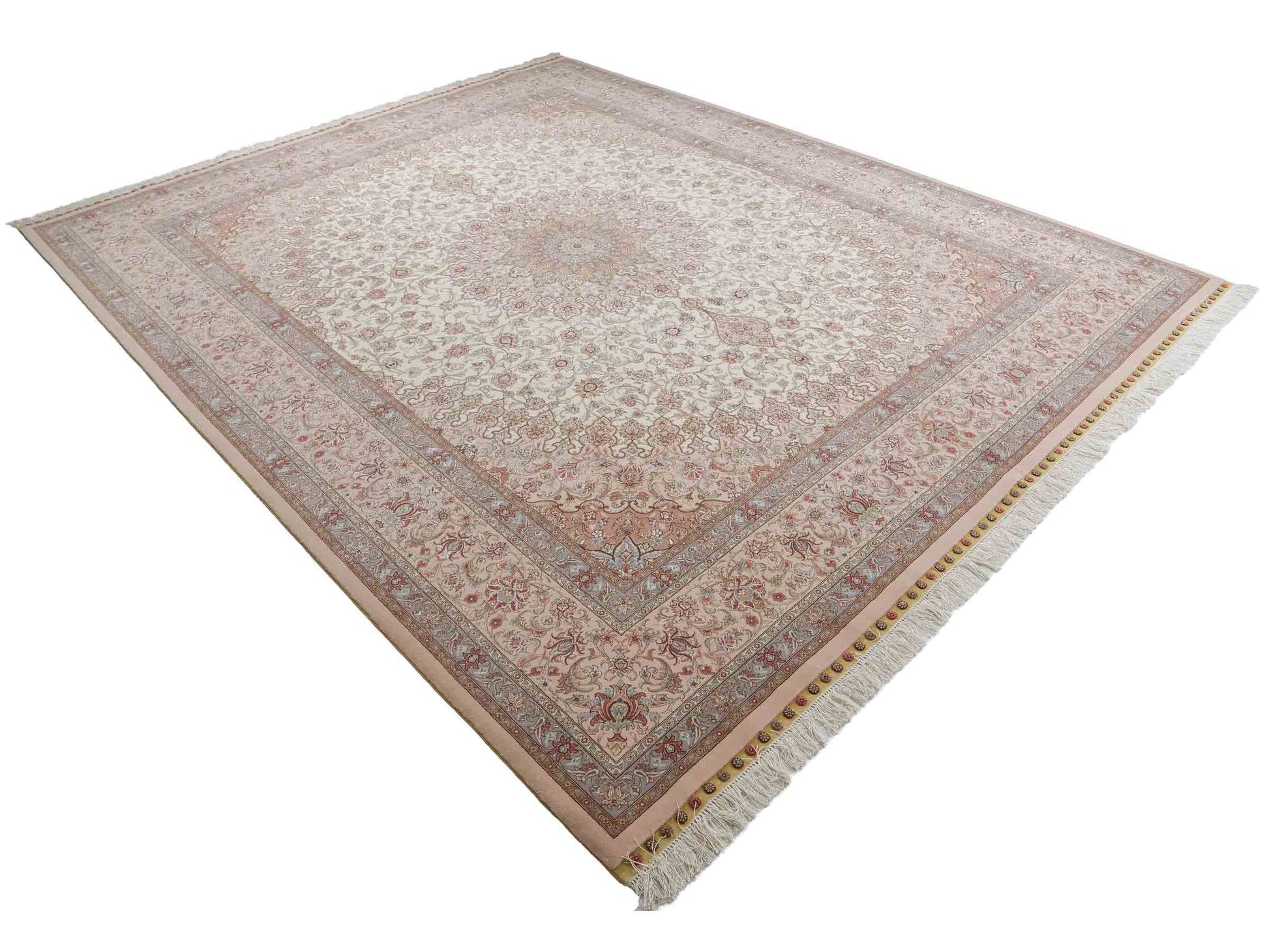 Sehr feiner, handgeknüpfter Khademi Orientteppich mit Täbriz Design aus Wolle mit Seide, creme, rosa, blau. 310x252 cm. Vertrieb durch Jupiter Intl.