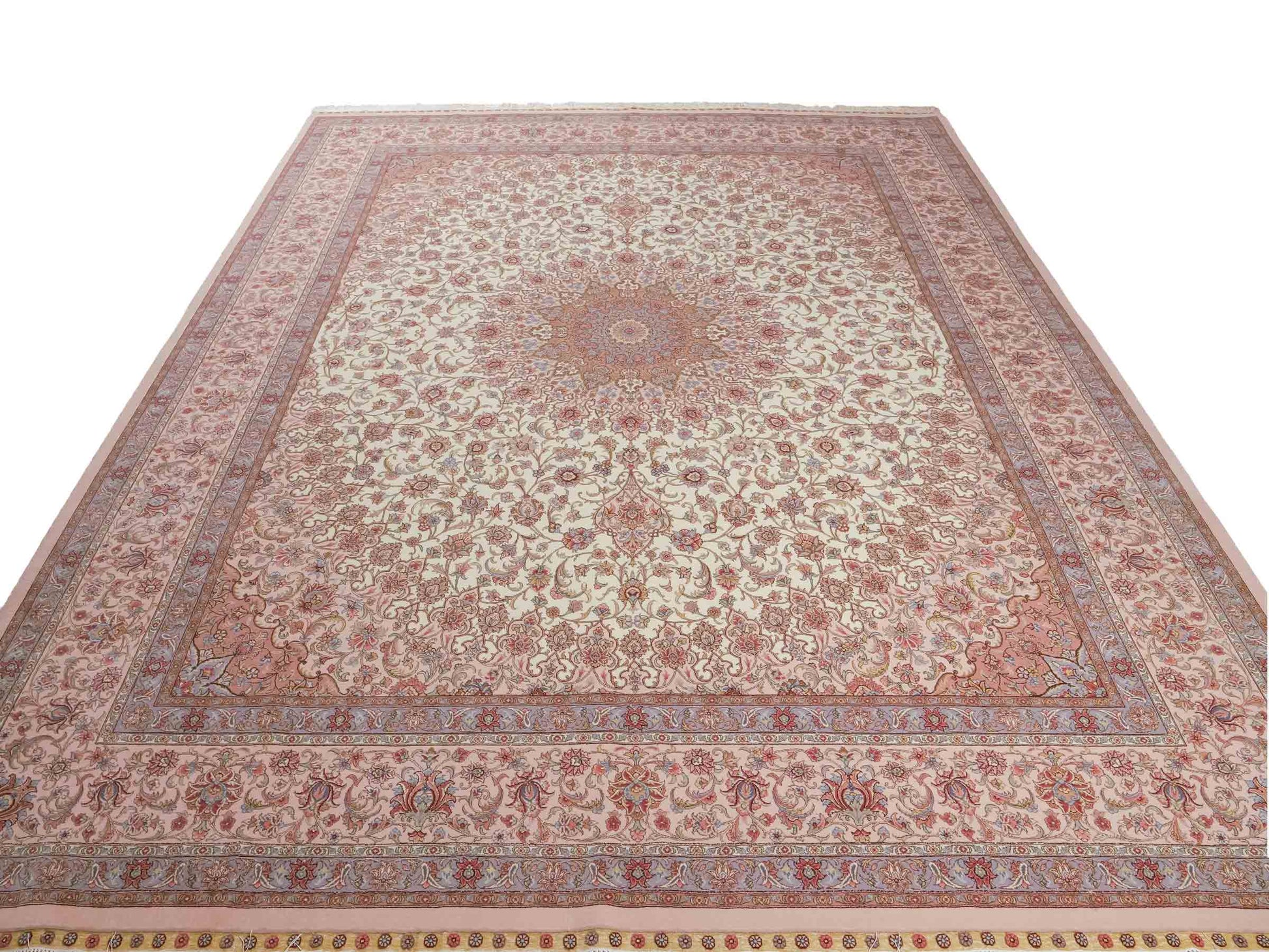 Sehr feiner, handgeknüpfter Khademi Orientteppich mit Täbriz Design aus Wolle mit Seide, creme, rosa, blau. 310x252 cm. Vertrieb durch Jupiter Intl.