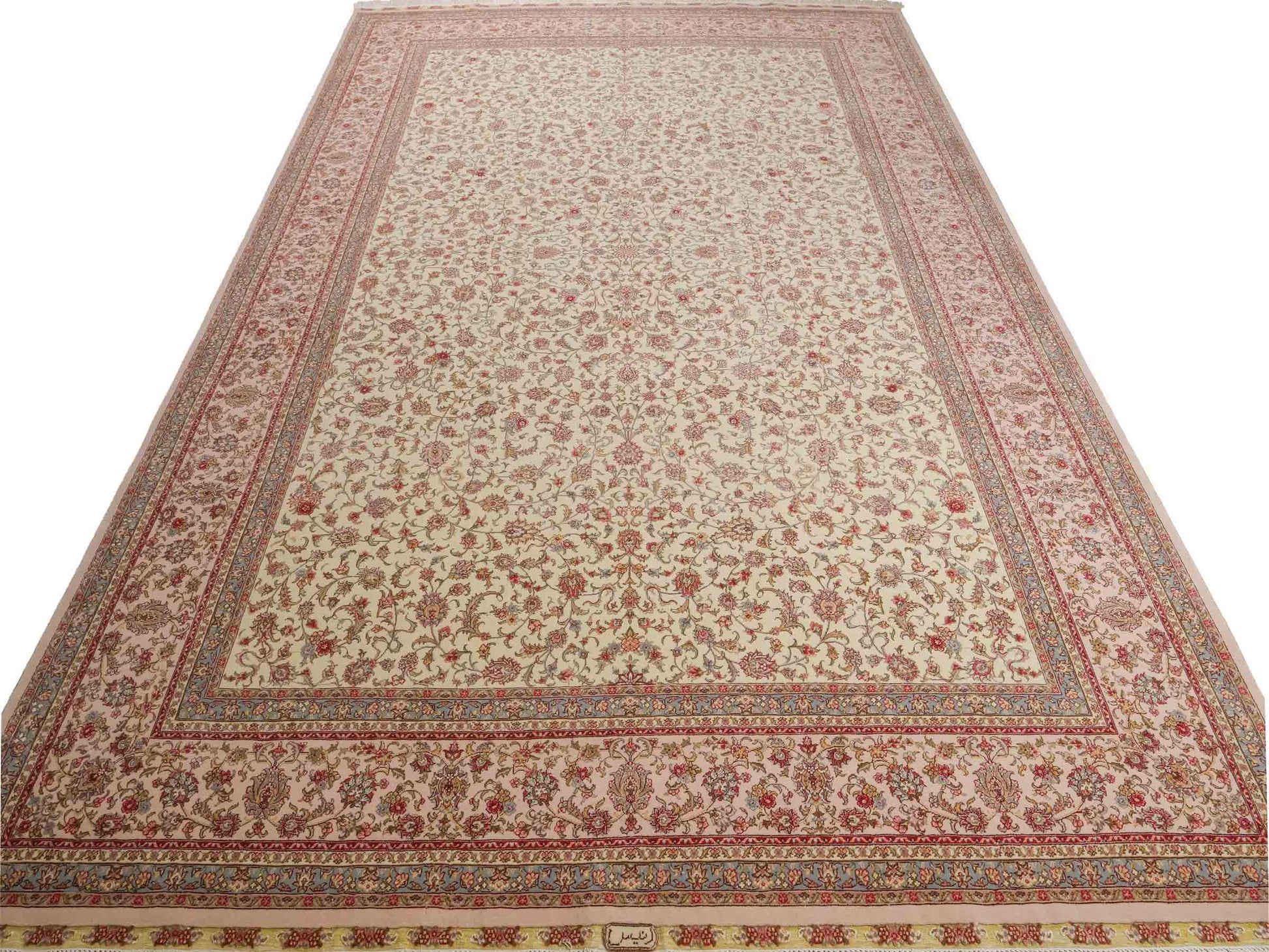 Sehr feiner, handgeknüpfter Khademi Orientteppich mit Täbriz Design aus Wolle mit Seide, creme, weiß, blau. 311x207 cm. Vertrieb durch Jupiter Intl.