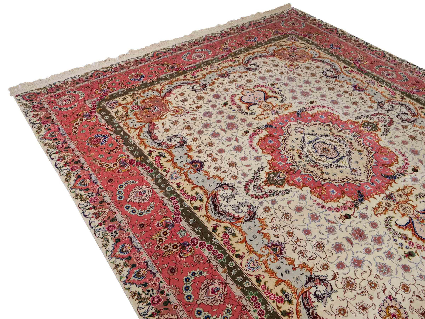 Sehr feiner, handgeknpüfter Khademi Orientteppich mit Täbriz Design aus Wolle mit Seide, creme, rosa. 311x254 cm. Vertrieb durch Jupiter Intl.