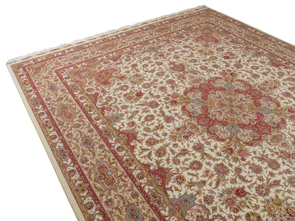 Sehr feiner, handgeknüpfter Khademi Orientteppich mit Täbriz Design aus Wolle mit Seide, creme,  rosa. 312x252 cm. Vertrieb durch Jupiter 