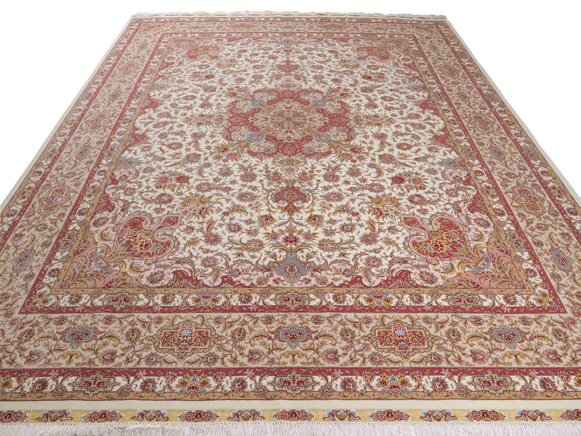 Sehr feiner, handgeknüpfter Khademi Orientteppich mit Täbriz Design aus Wolle mit Seide, creme,  rosa. 312x252 cm. Vertrieb durch Jupiter 