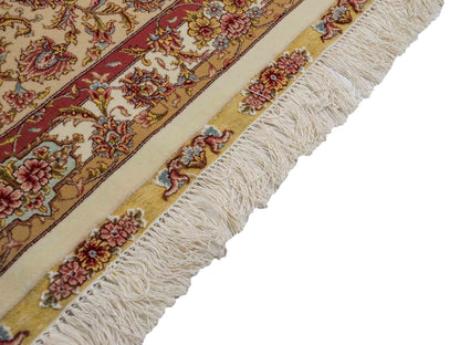 Sehr feiner, handgeknüpfter Khademi Orientteppich mit Täbriz Design aus Wolle mit Seide, creme,  rosa. 312x252 cm. Vertrieb durch Jupiter 