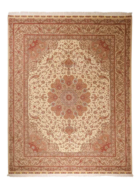 Sehr feiner, handgeknüpfter Khademi Orientteppich mit Täbriz Design aus Wolle mit Seide, creme, rosa. 313x253 cm. Vertrieb durch Jupiter Intl.