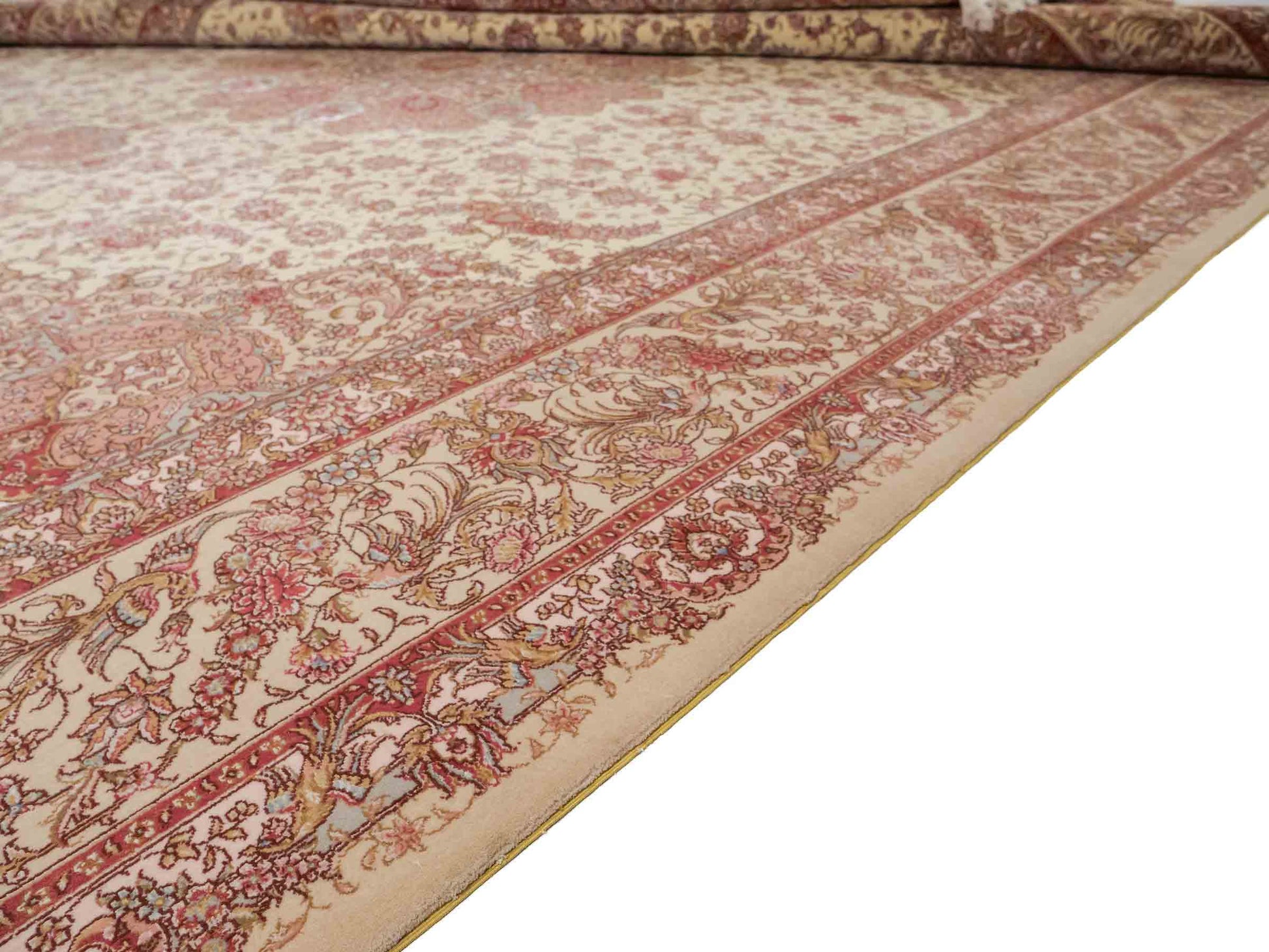 Sehr feiner, handgeknüpfter Khademi Orientteppich mit Täbriz Design aus Wolle mit Seide, creme, rosa. 313x253 cm. Vertrieb durch Jupiter Intl.