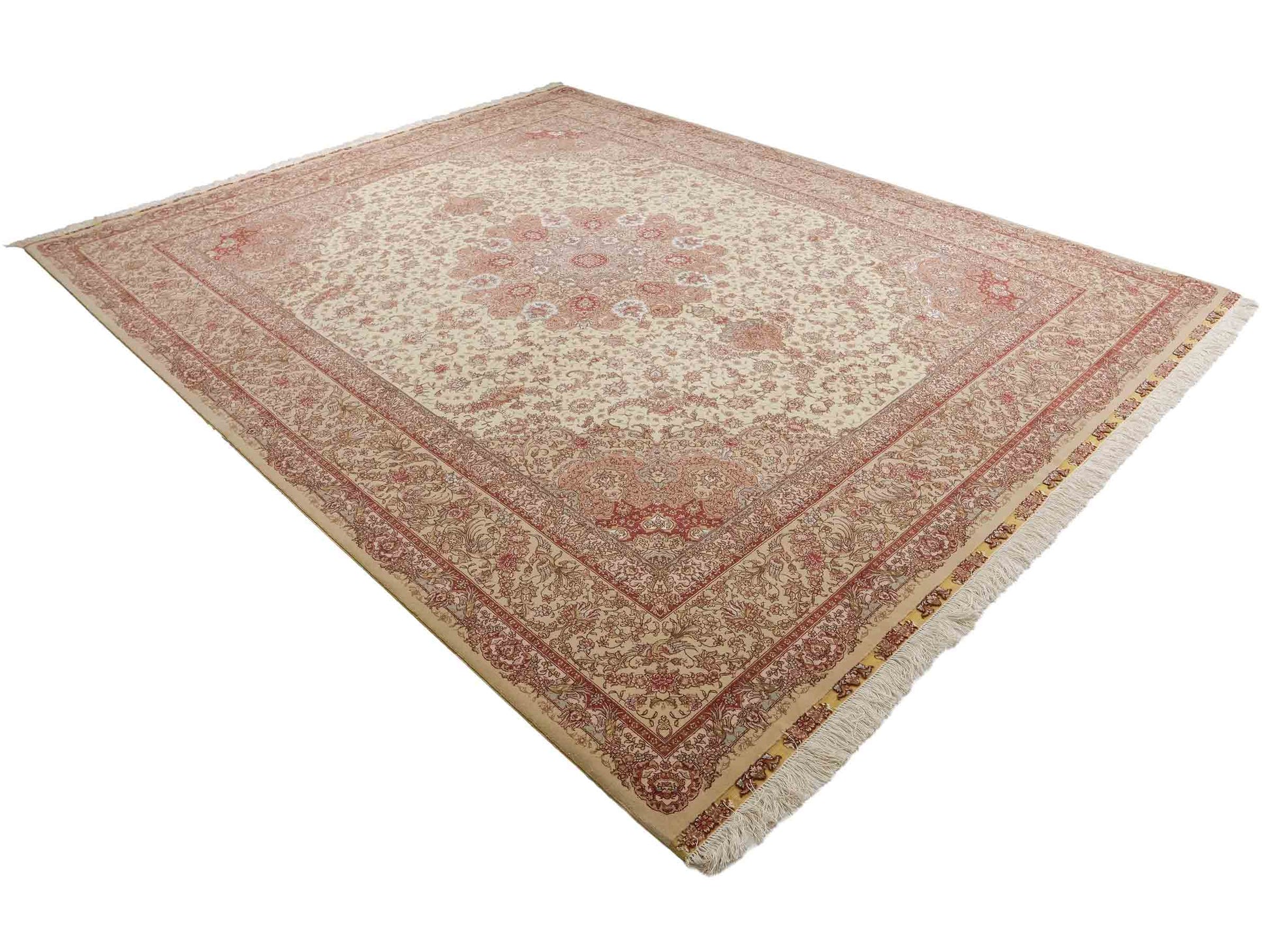 Sehr feiner, handgeknüpfter Khademi Orientteppich mit Täbriz Design aus Wolle mit Seide, creme, rosa. 313x253 cm. Vertrieb durch Jupiter Intl.