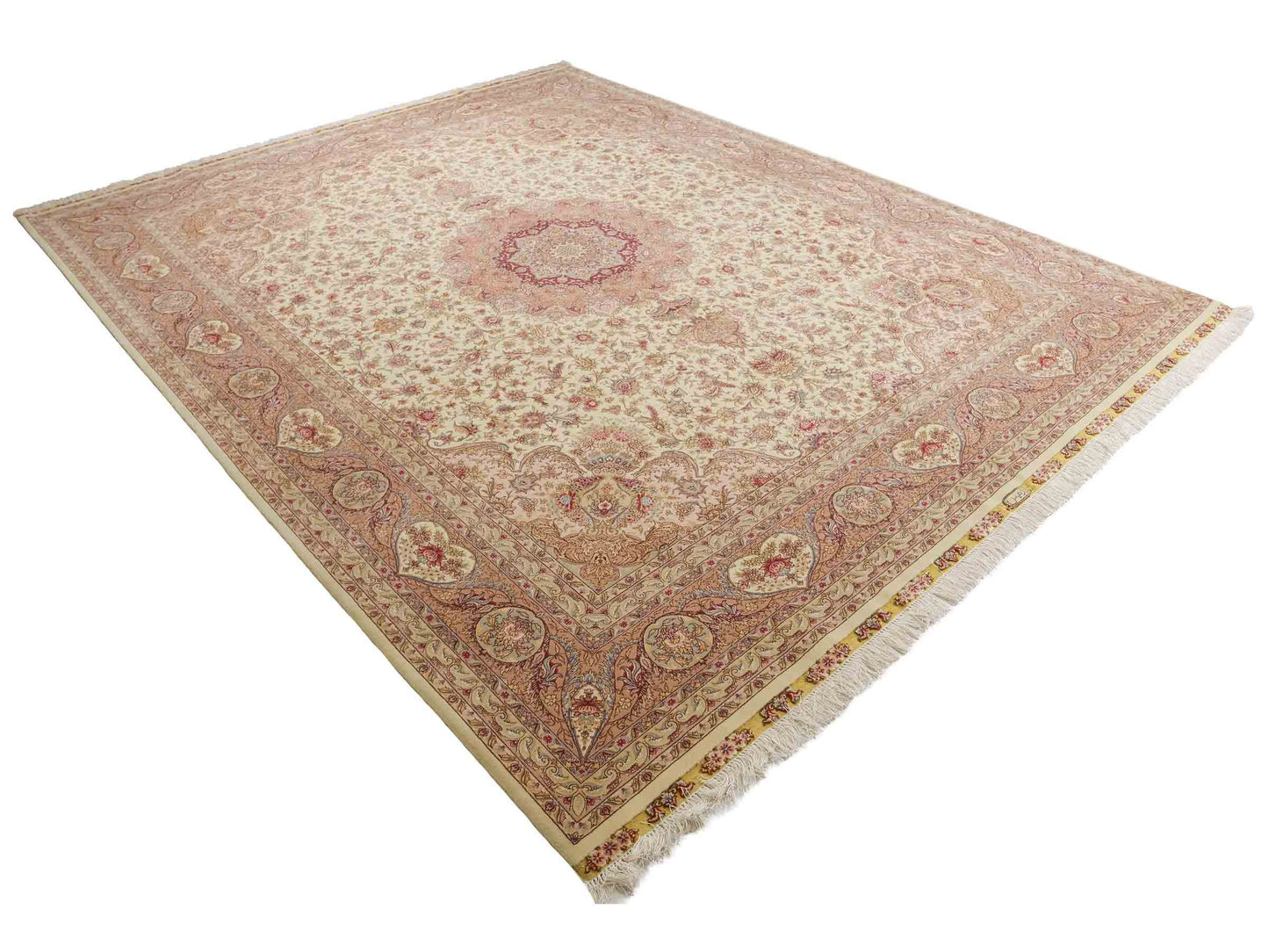 Sehr feiner, handgeknüpfter Khademi Orientteppich mit Täbriz Design aus Wolle mit Seide, creme, rosa. 315x252 cm. Vertrieb durch Jupiter Intl.