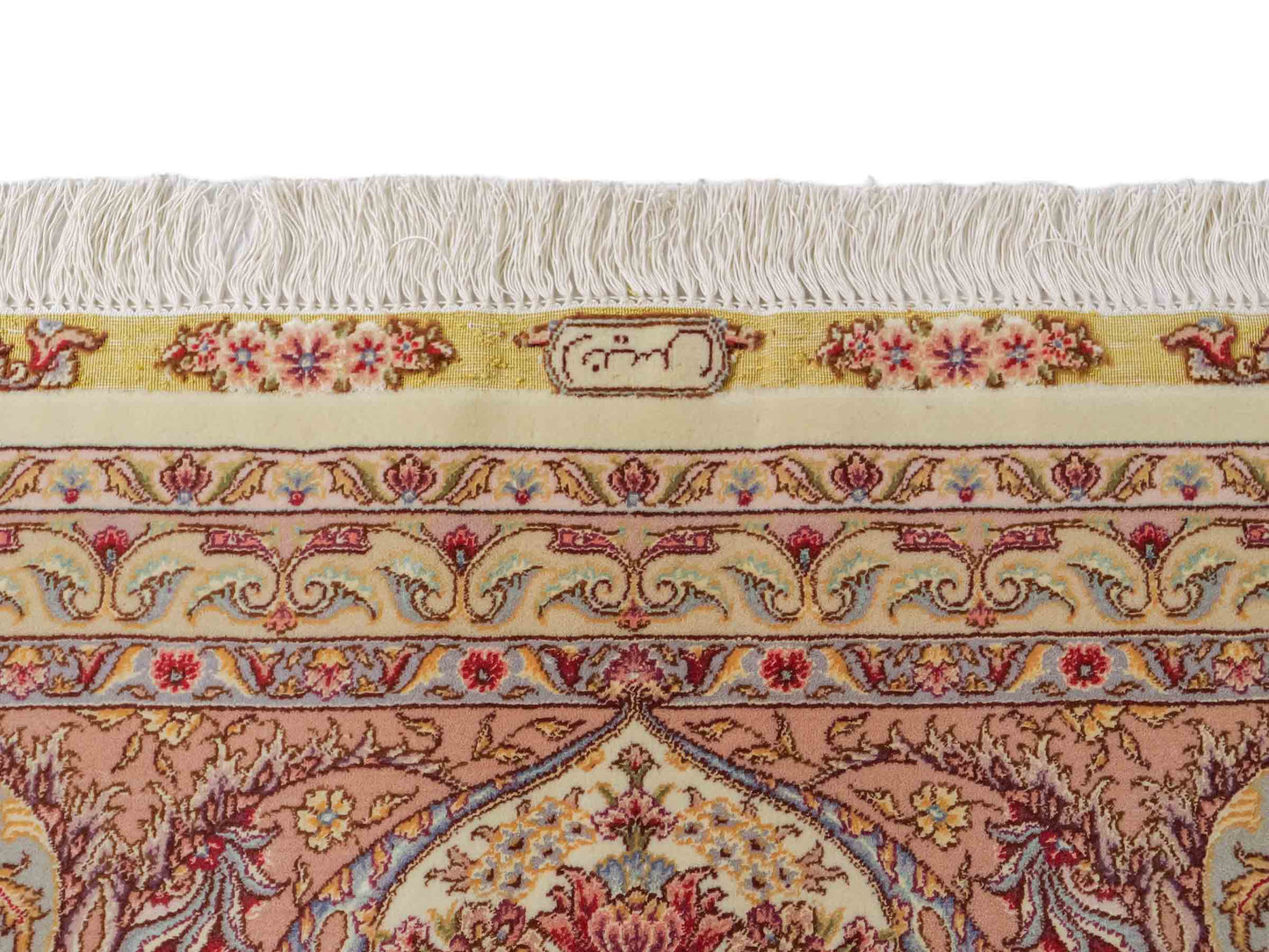 Sehr feiner, handgeknüpfter Khademi Orientteppich mit Täbriz Design aus Wolle mit Seide, creme, rosa. 315x252 cm. Vertrieb durch Jupiter Intl.