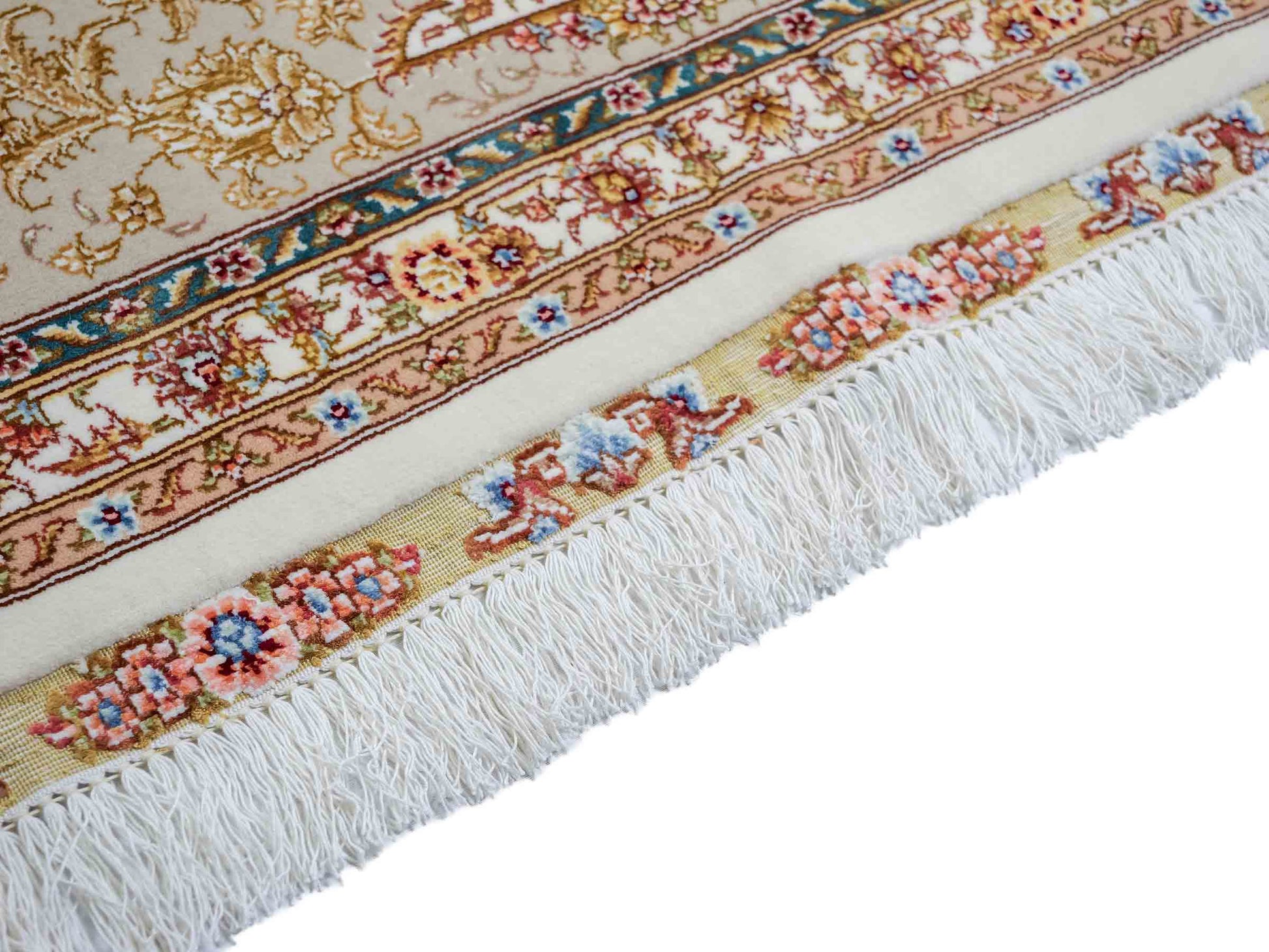 Sehr feiner, handgeknüpfter Khademi Orientteppich mit Täbriz Design aus Wolle mit Seide, creme, gold. 354x258 cm. Vertrieb durch Jupiter Intl.