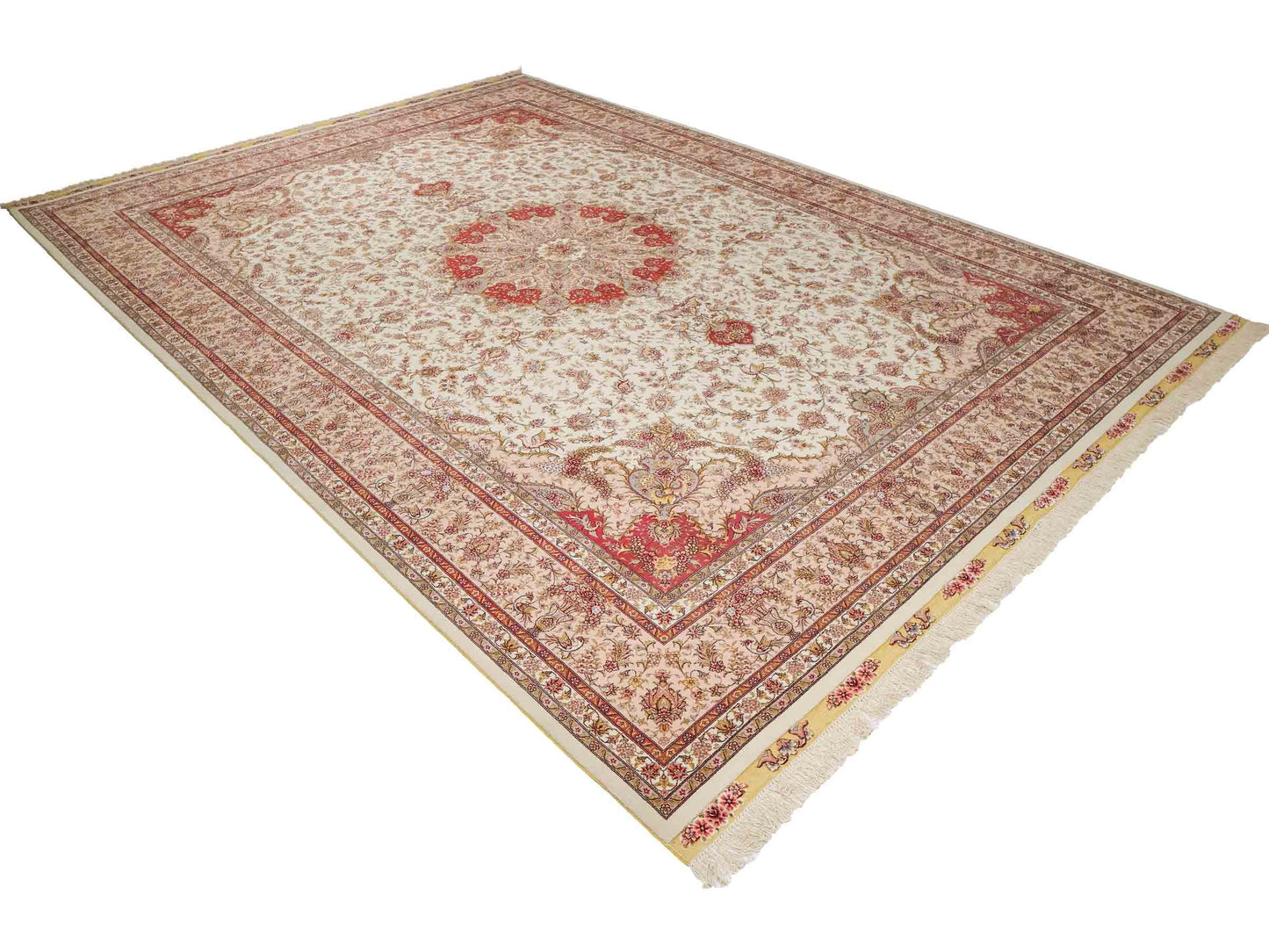 Sehr feiner, handgeknüpfter Khademi Orientteppich mit Täbriz Design aus Wolle mit Seide, creme. 360x258 cm. Vertrieb durch Jupiter Intl.