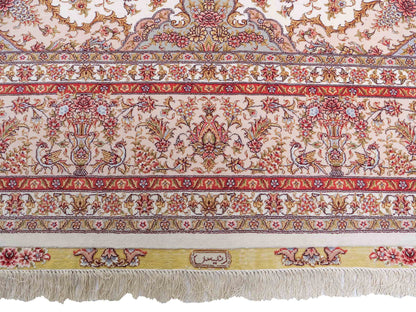 Sehr feiner, handgeknüpfter Khademi Orientteppich mit Täbriz Design aus Wolle mit Seide, creme. 360x258 cm. Vertrieb durch Jupiter Intl.
