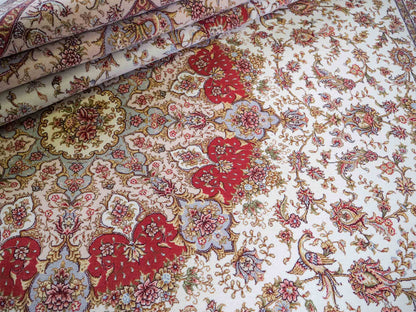 Sehr feiner, handgeknüpfter Khademi Orientteppich mit Täbriz Design aus Wolle mit Seide, creme. 362x257 cm. Vertrieb durch Jupiter Intl.