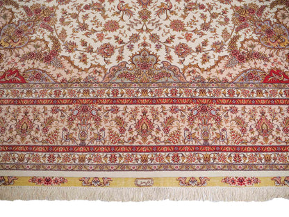 Sehr feiner, handgeknüpfter Khademi Orientteppich mit Täbriz Design aus Wolle mit Seide, creme. 362x257 cm. Vertrieb durch Jupiter Intl.